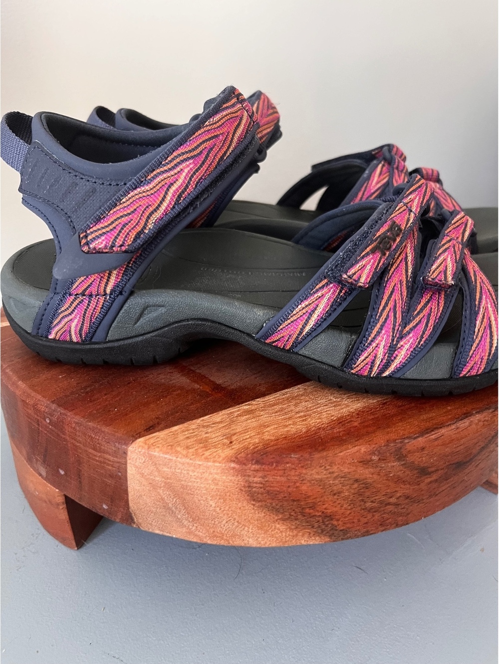 Teva Women’s Tirra Sandals Size 7.5 Palms Indigo Rose - Picture 3 of 6